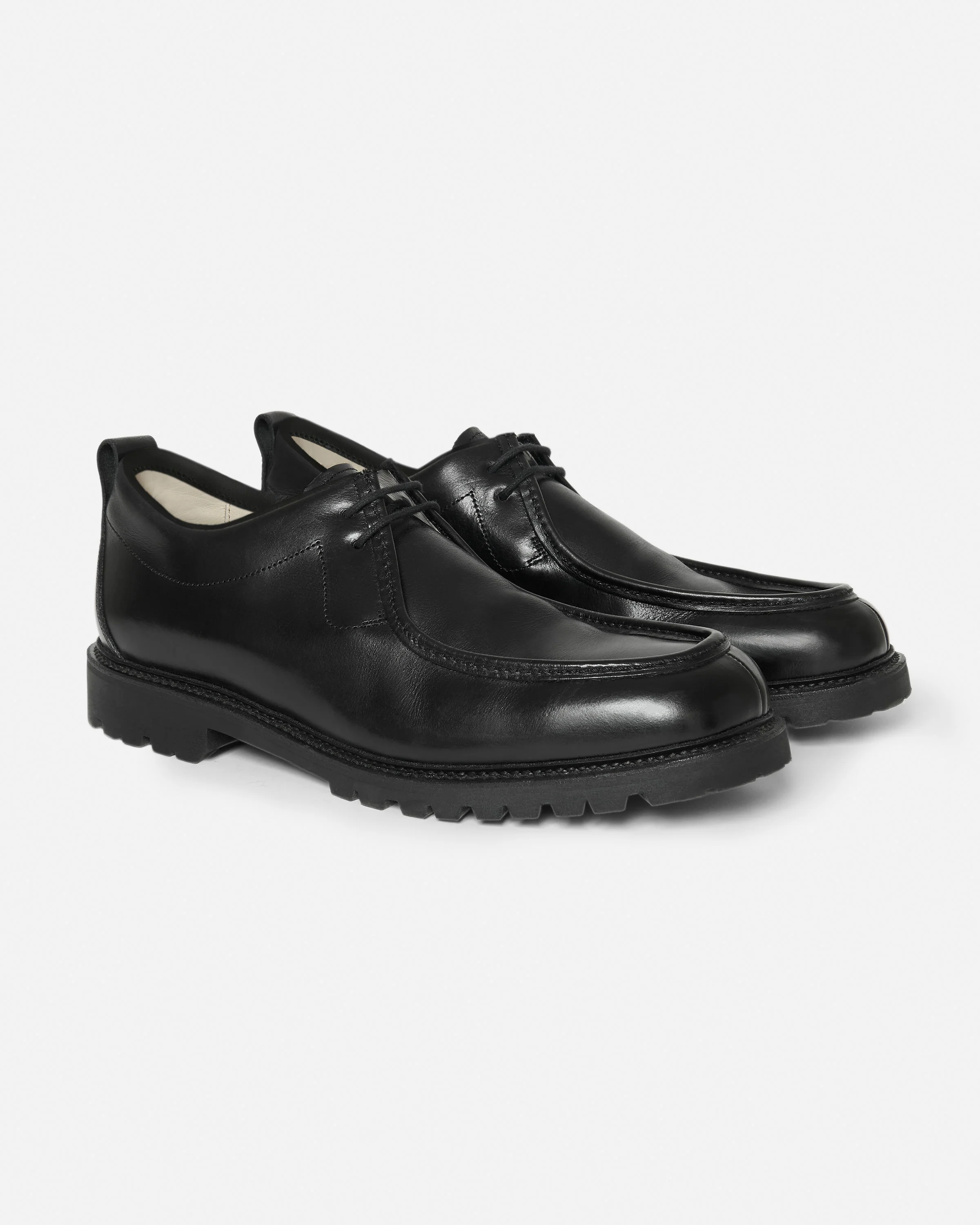 Tyrolean style shoe